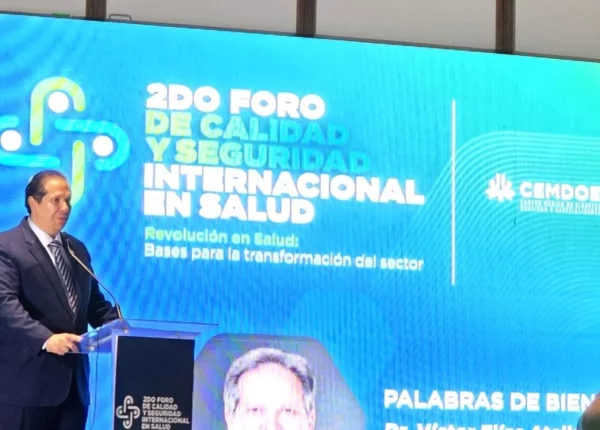 Ministro de Salud, Víctor Atallah.