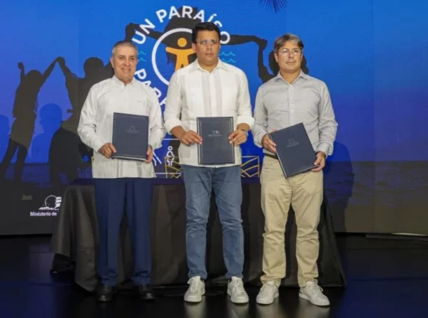 Ministro de Turismo David Collado en Bayahibe.