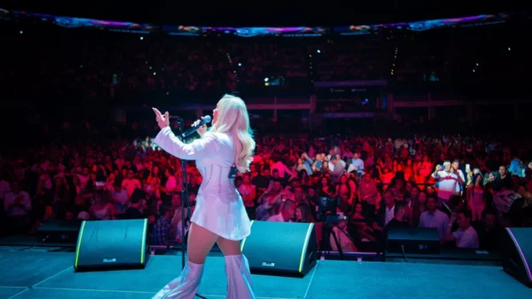 Miriam Cruz durante su participación en el Movistar Arena en Clombia