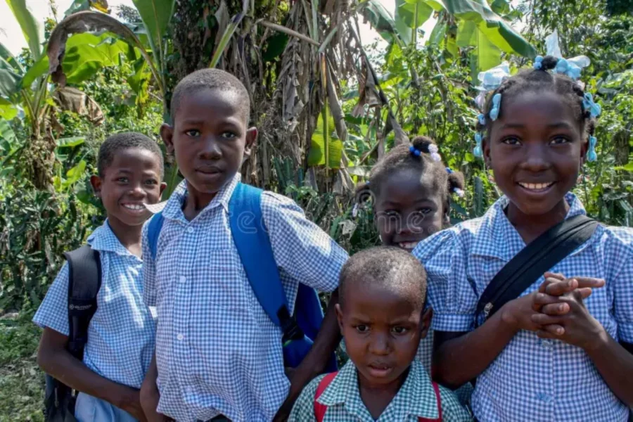 Niños-haitianos-escuelas