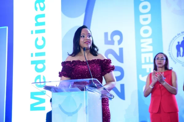 Presidente de Sodomefyc, doctora Wendy Rosario, indicó que urge invertir en atención primaria y medicina familiar.
