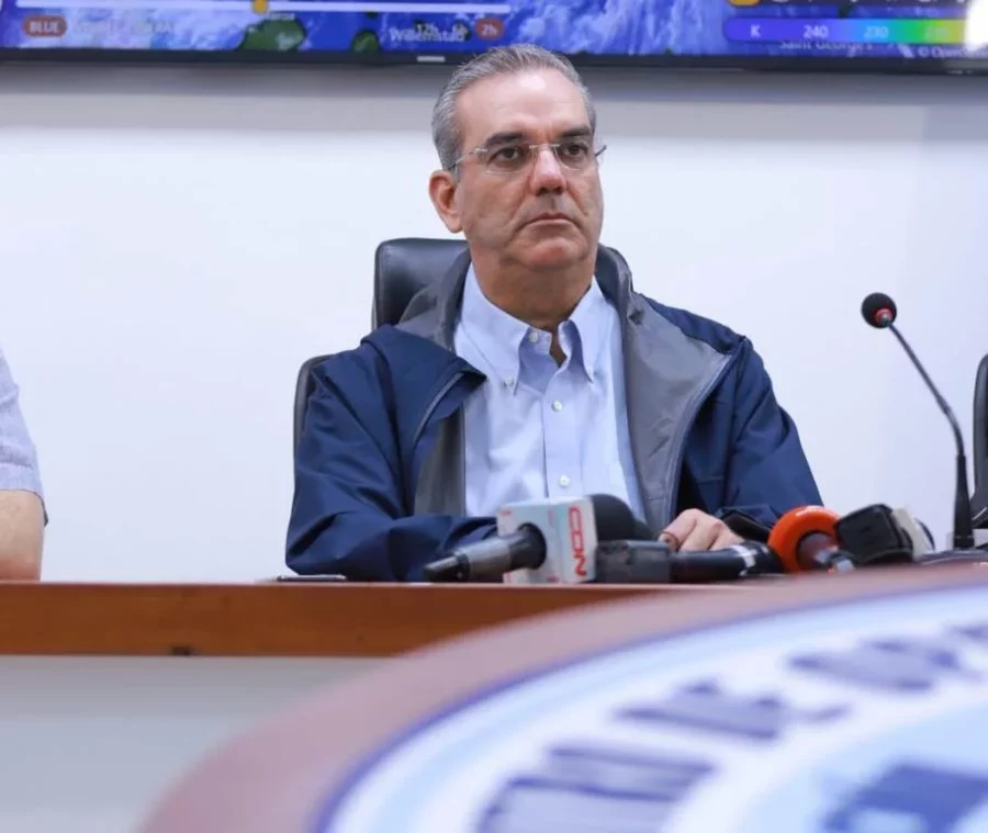 Presidete Luis Abinadaer en el coe-aguaceros-clima