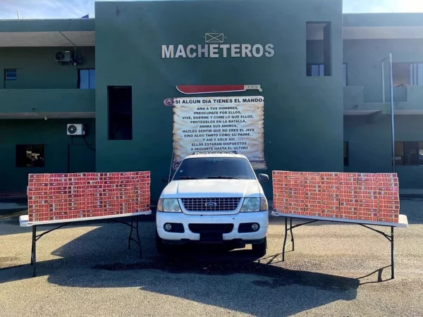 Vehículo detenido con cigarrillos