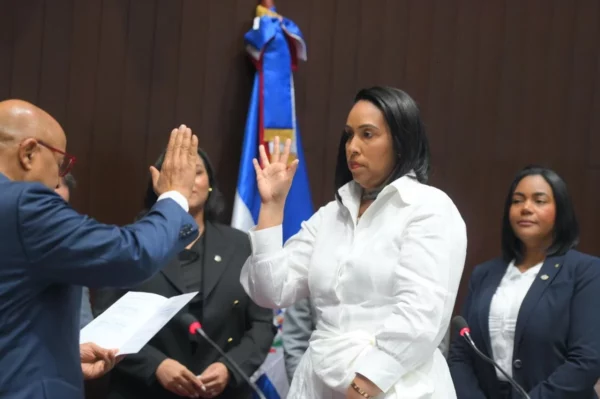 Vilma Morillo siendo juramentada