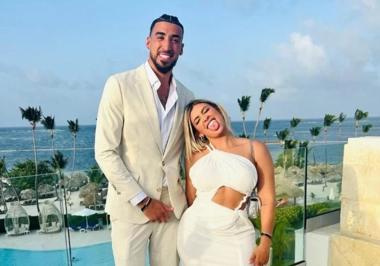 Chris Duarte junto a su esposa Sylvia Duarte.