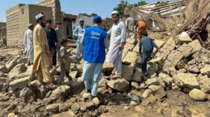 Más de 600 personas han muerto y unas 2.000 han resultado heridas después de que un fuerte terremoto. EFE