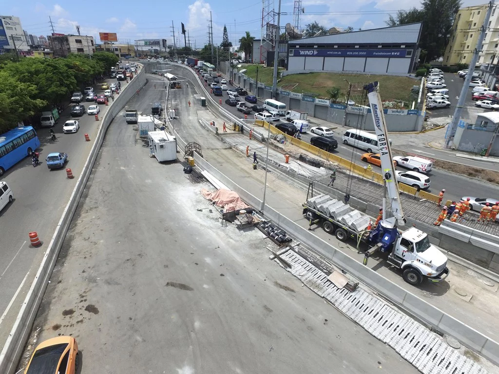 Los trabajos en Pintura con el paso a desnivel de la Isabel Aguiar el elevado de la 6 de Noviembre y otras, constituyen una solución vial, que permitirá agilizar el flujo vehicular. Elieser Tapia.