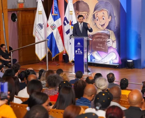 El ministro de Cultura ofreciendo   detalles.  Fuente externa