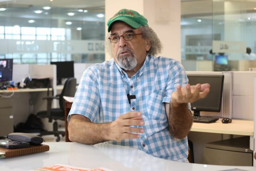 En su historia, Rogelio ha marchado, ha ocupado instituciones públicas y ha sido apresado más de una vez.  ALEXIS MONEGRO