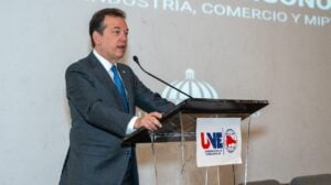 Control al comercio ilícito y competencia desleal será a todos, sin importar nacionalidad, dijo.