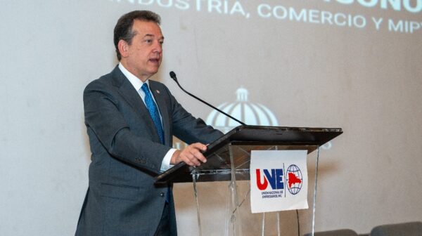 Control al comercio ilícito y competencia desleal será a todos, sin importar nacionalidad, dijo.