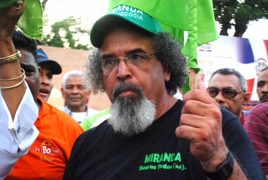 El padre Rogelio  está marcado por su cercanía con la pobreza y la fe, lo que considera como un don divino.