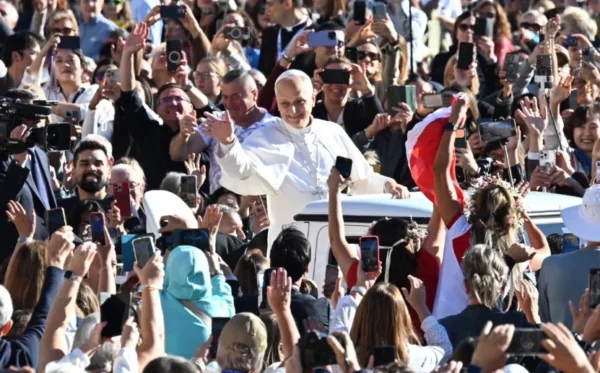 El papa León XIV   defiende el derecho a la migración regional.