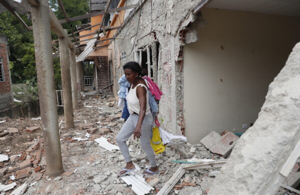 Atentado con explosivos deja casas destruidas y varios heridos en el suroeste de Colombia