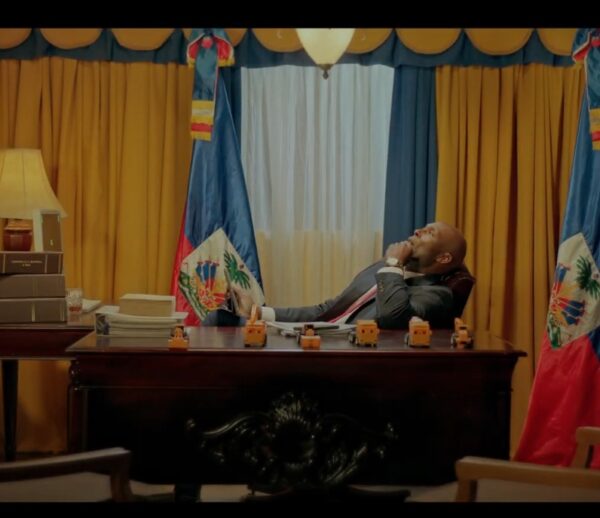 La cinta es protagonizada por el  actor Jimmy Jean-Louis.