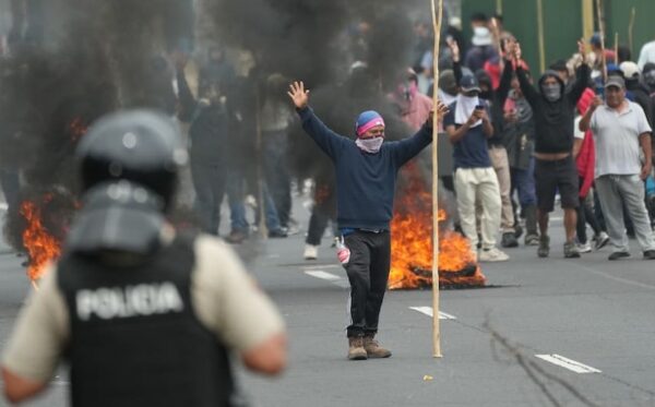 El gobierno desplegó 6 mil militares  para detener la marcha.