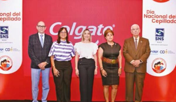 Edgar Andújar, Yessenia Erickson, Irma Mauriz, Virginia Laureano y Mario Bournigal.