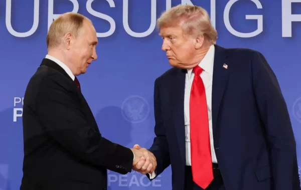 Los presidentes Donald Trump y Vladimir Putni en la pasada cumbre hecha en  Alaska.