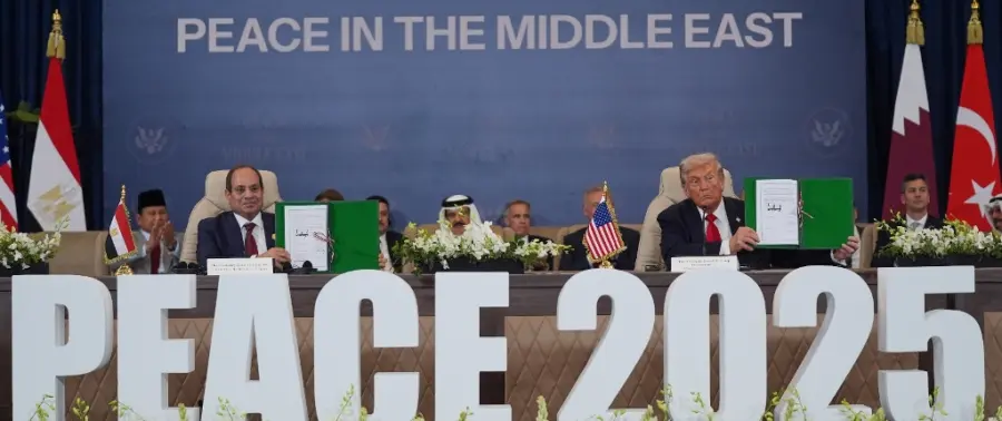 El presidente Donald Trump firma con los aliados el acuerdo de paz que llega sosiego a Gaza.