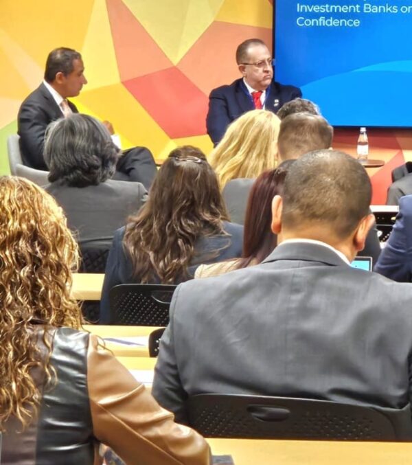 Magín Díaz participa en uno de los encuentros.