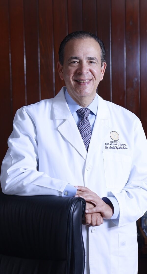 El doctor Arnaldo Espaillat destaca que es el primer centro médico del país acreditado por la Accreditation Commission for Health Care (ACHC) de los Estados Unidos.