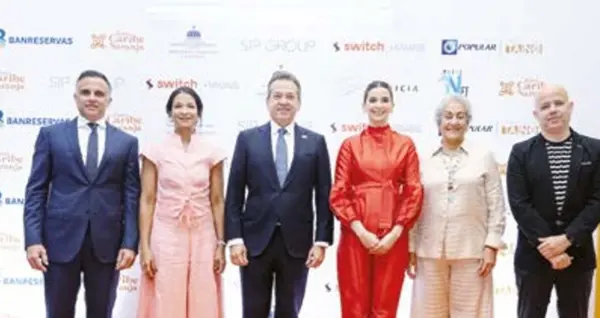 José Grateraux, Arlette Palacio, Víctor Ito Bisonó, Pamela Pitizia, Vilma Arbaje de Contreras y  A  ́ngel Rosario.