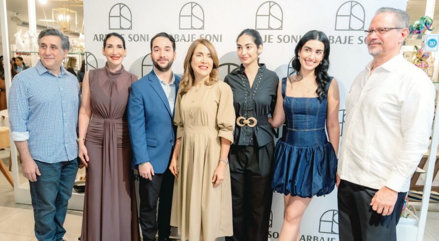 Eduardo Arbaje, Raquel Arbaje de Abinader, Nabil Madera Arbaje, Mónica Arbaje de Madera,  Graciela Abinader Arbaje, Esther Abinader Arbaje y Rafael Madera.