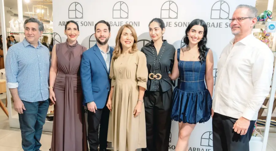 Eduardo Arbaje, Raquel Arbaje de Abinader, Nabil Madera Arbaje, Mónica Arbaje de Madera,  Graciela Abinader Arbaje, Esther Abinader Arbaje y Rafael Madera.