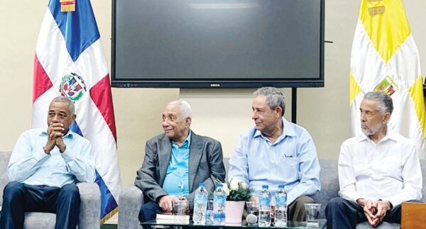 El libro recoge las biografías de más de 300  autores, compositores e intérpretes de  va rios países