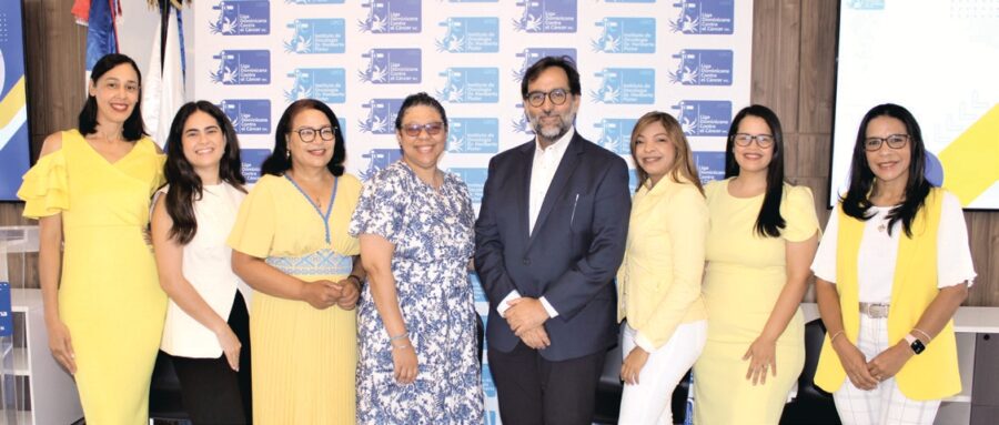 Equipo multidisciplinario de salud del Instituto Oncológico  Dr. Heriberto Pieter.
