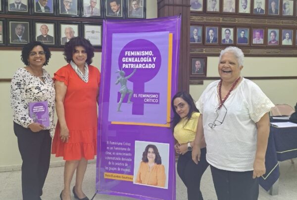 Activistas  y defensoras de los derechos humanos, de  organizaciones de Santiago.