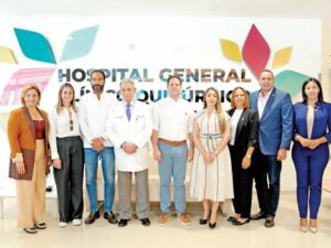 Ministro Bonilla junto  al grupo “Amigos que  Suman”