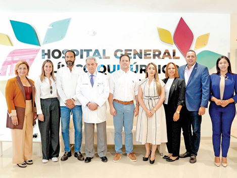 Ministro Bonilla junto  al grupo “Amigos que  Suman”