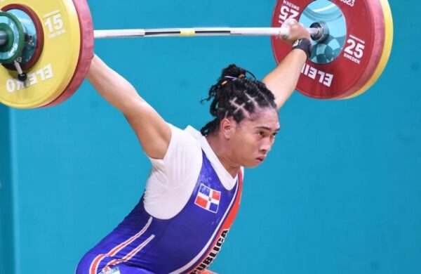 Yudelina Mejía, una de las principales atletas con que cuenta la selección femenina dominicana  de halterofilia.  Archivo