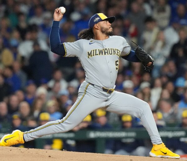 Freddy Peralta fue el líder triunfos (17) en la Liga Nacional.