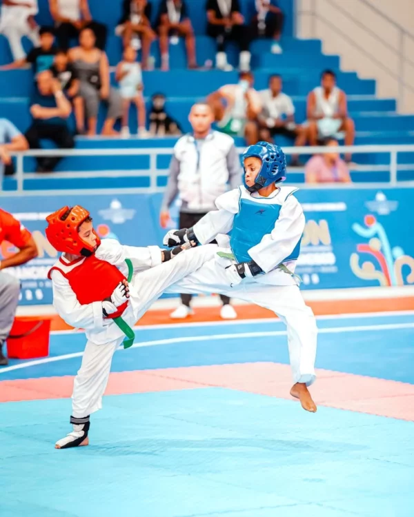Acción de la competencia de taekwondo  de los juegos.