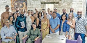 Máximo Jiménez presenta libro sobre el me rengue en Italia.