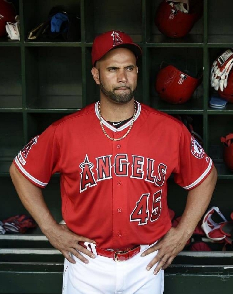 Albert Pujols sigue siendo la figura favorita para tomar el timón de los Ángels. Archivo