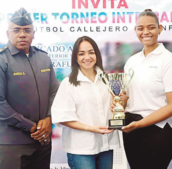 La ministra Faride Raful    encabezó la premiación.