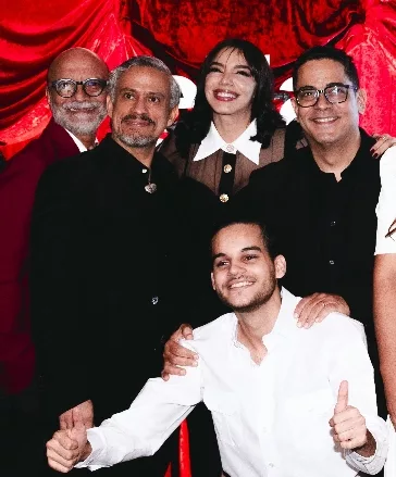 Parte del elenco que participará en el musical.
