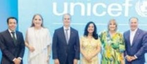Santiago García, Jatnna Tavárez, René Gru llón, Anyoli Sanabria, Susana Villanueva y  Felipe Pagés.