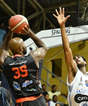 Darious Monten   fue el mayor anotador.
