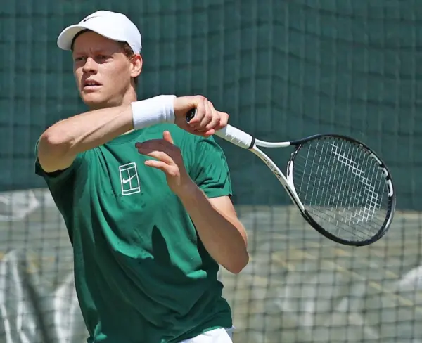 Jannik Sinner avanzó a semifinal en Six Kings Slam.  Ap