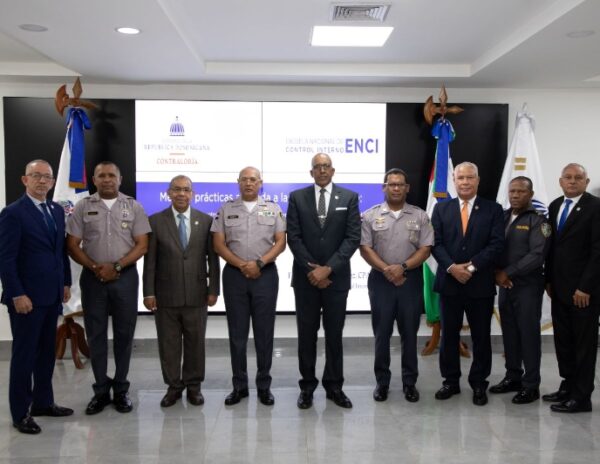 Directivos en la  capacitación.