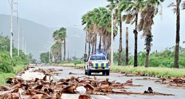 El huracán Melisa azotó en Jamaica con categoría cinco, dejando cuantiosos daños en la población.  EFE.