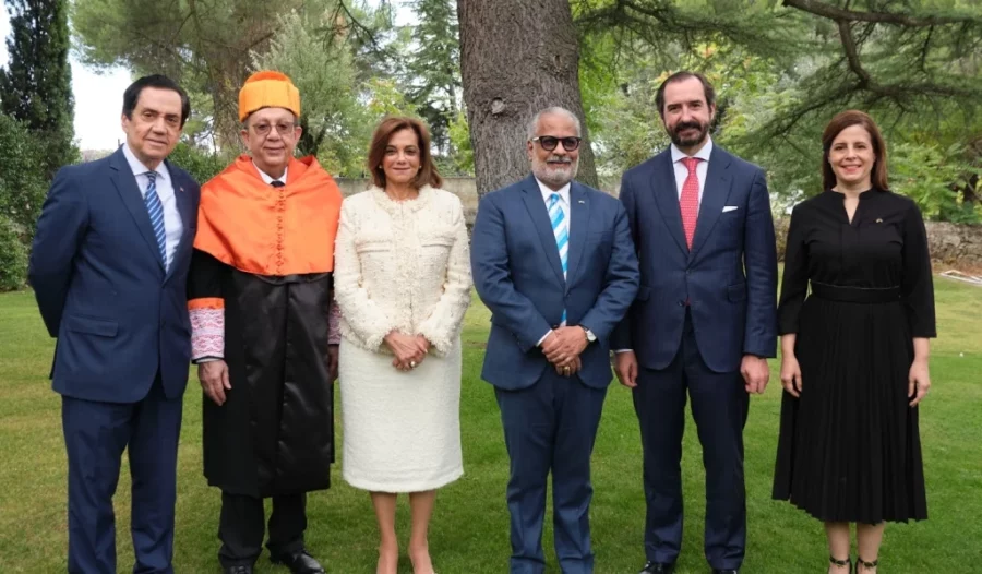Tony Raful, Héctor Valdez Albizu, Fior Martínez de Valdez, José Marte Piantini, Arturo de las Heras y Patricia Portela.