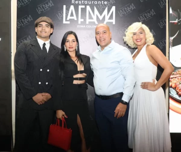 Yolimar García y Carlos Padrón, los CEO del restaurante, junto a los modelos de la época.