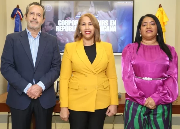 Adrián Cordero, Ana Bélgica Güichardo y Rosario Medina Gómez.