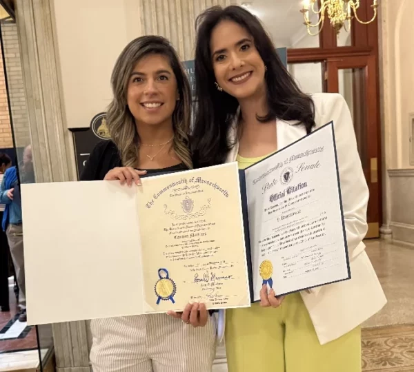 Carmen Martínez  y Priscila Sousa.