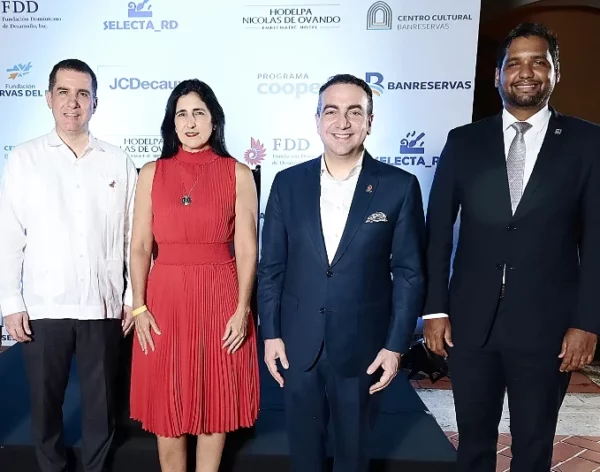 Ejecutivos de la fundación durante el encuentro.